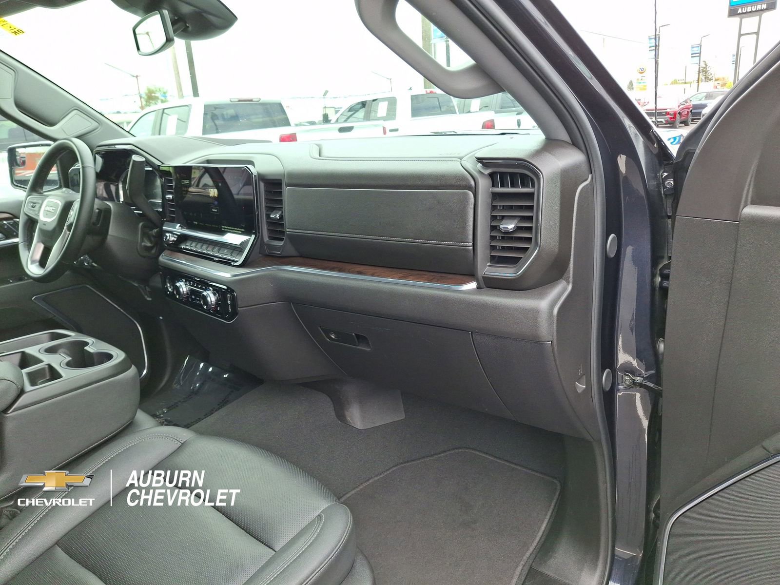 Certified 2024 GMC Sierra 1500 SLT image 23
