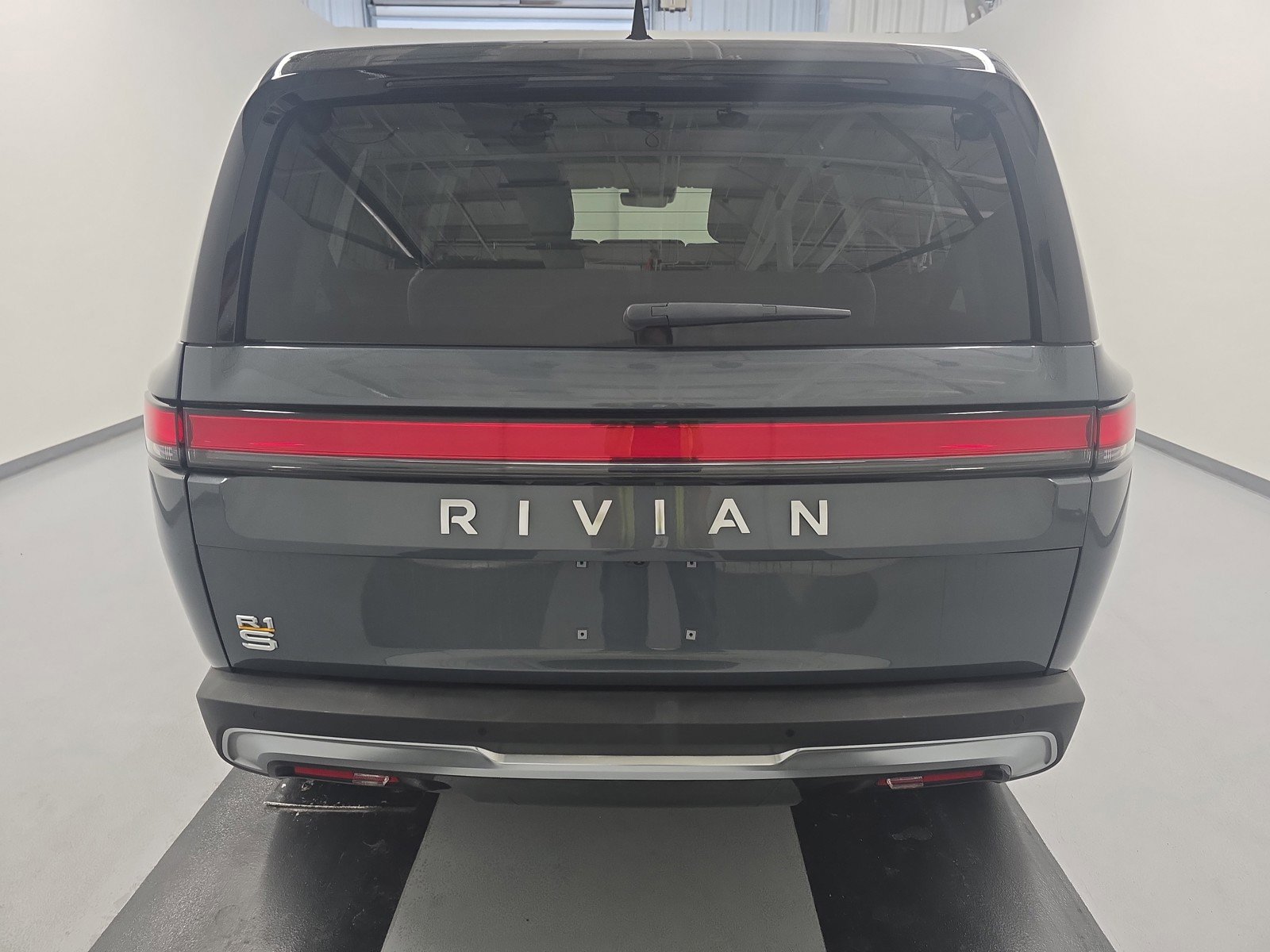 Used 2023 Rivian R1S Adventure AWD/4WD image 4