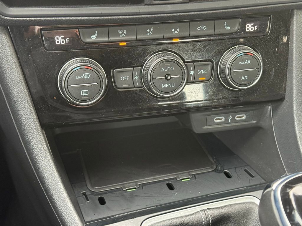 Used 2024 Volkswagen Jetta SE w/ Panoramic Sunroof Package image 15