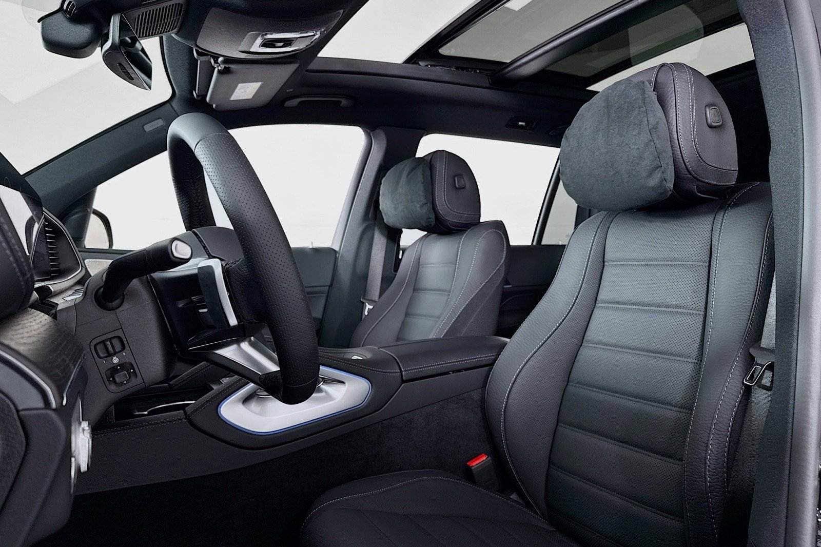 New 2026 Mercedes-Benz GLS 580 4MATIC image 17