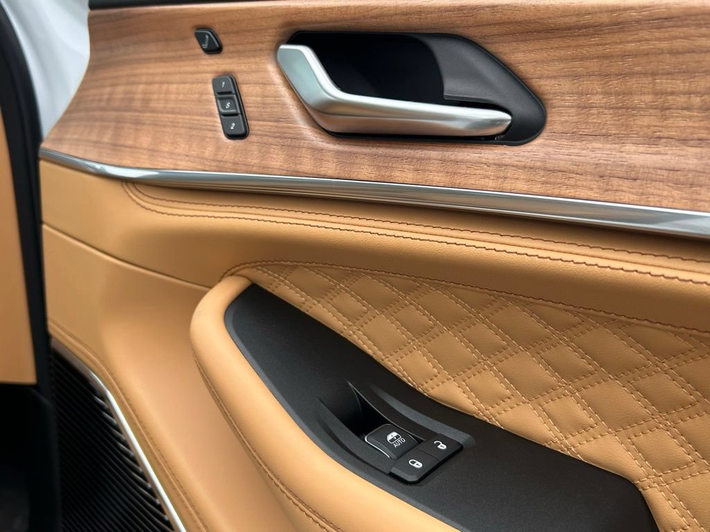New 2025 Jeep Grand Cherokee L Summit AWD/4WD image 29