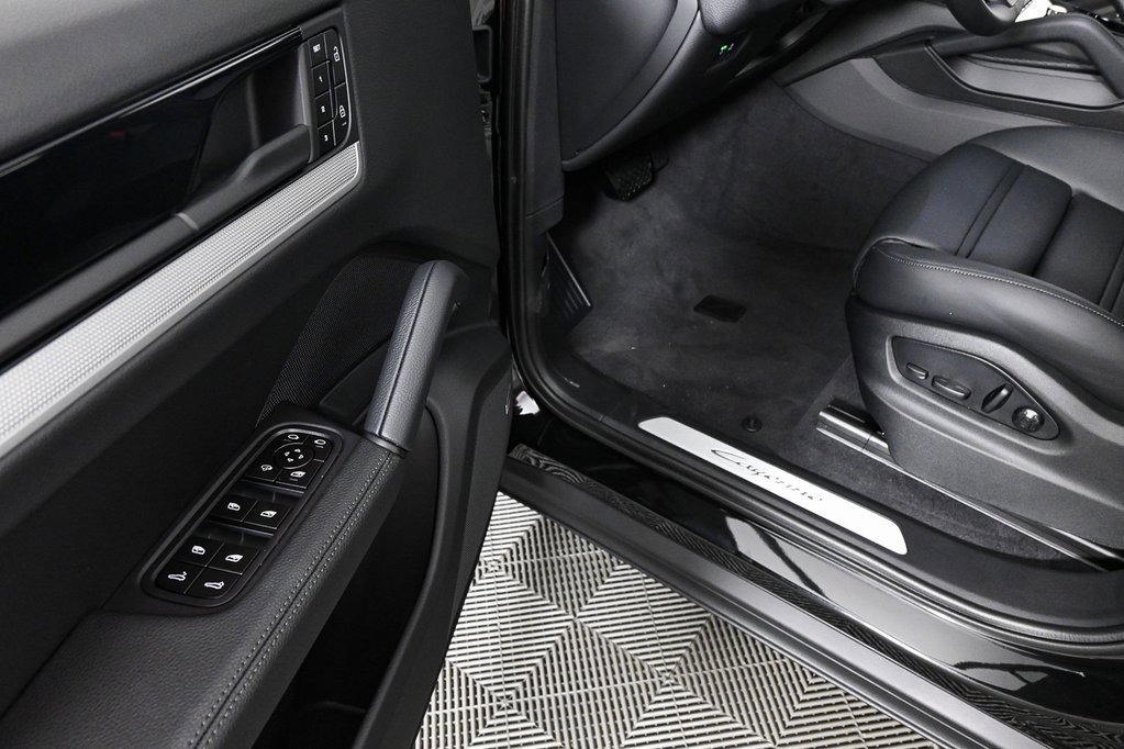 Used 2025 Porsche Cayenne Coupe image 8