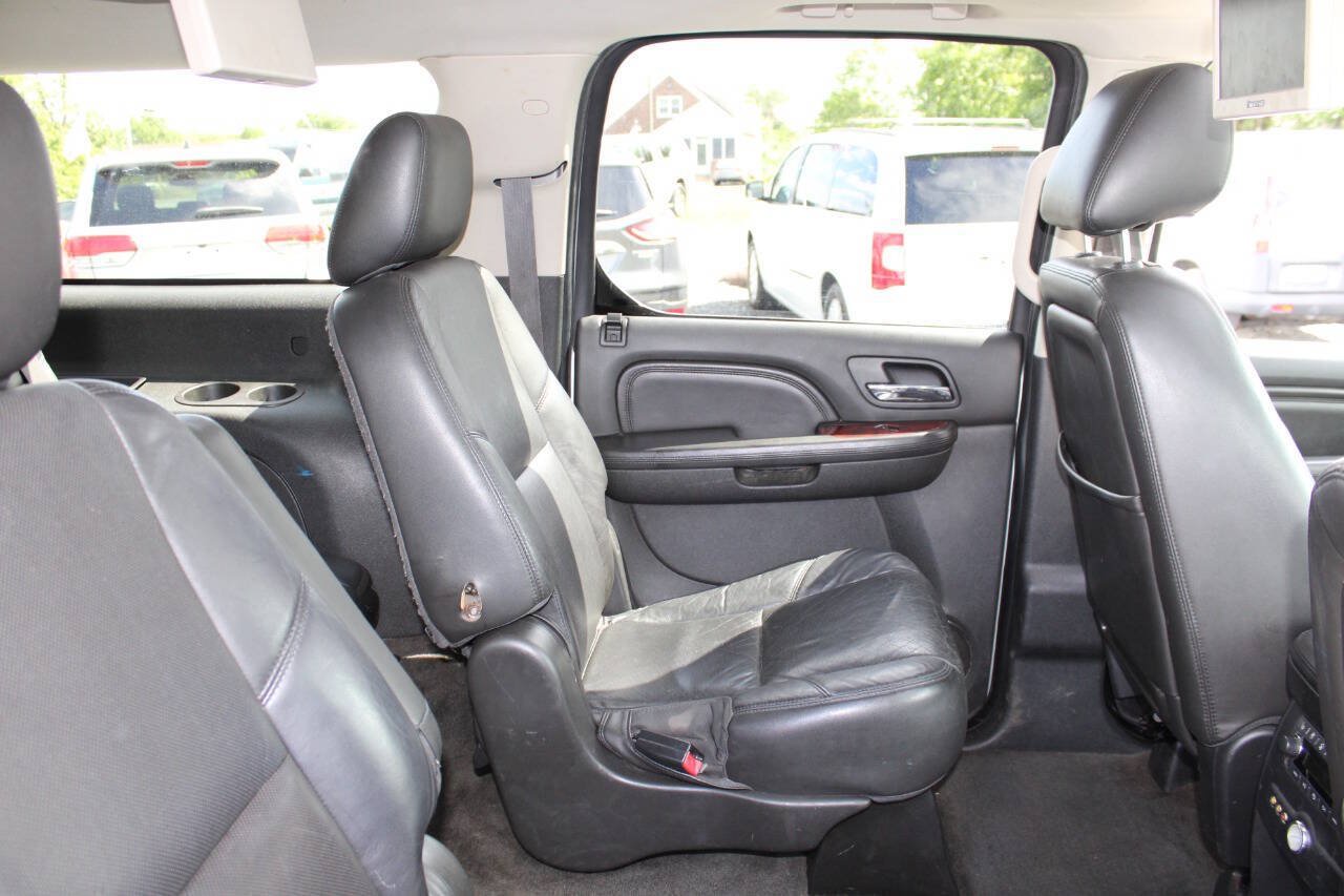 Used 2013 Cadillac Escalade ESV Luxury AWD/4WD image 19