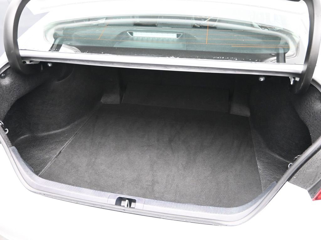 Used 2024 Toyota Camry SE image 11