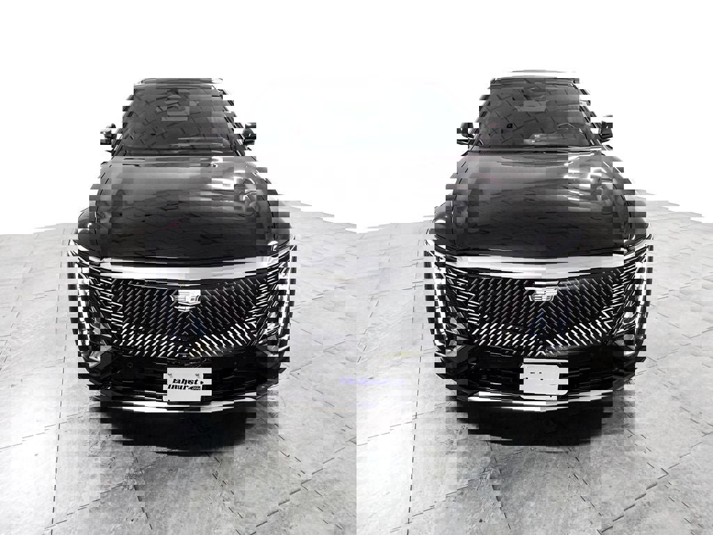 Used 2024 Cadillac Lyriq Luxury AWD/4WD image 2