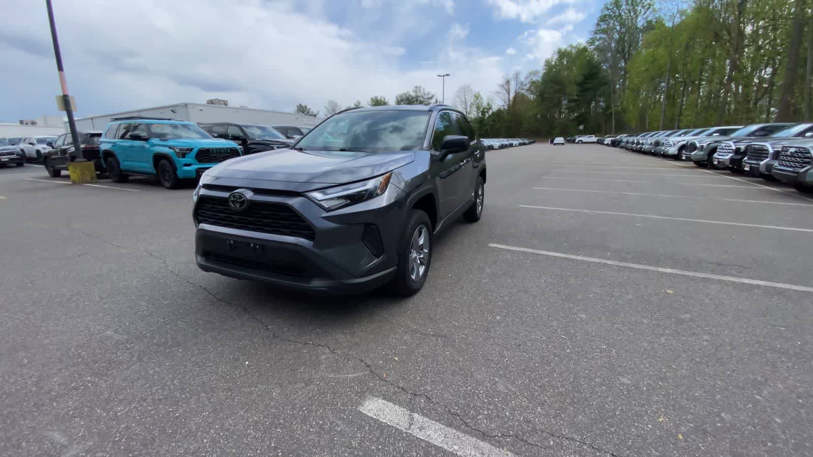 Used 2025 Toyota RAV4 LE AWD/4WD image 5