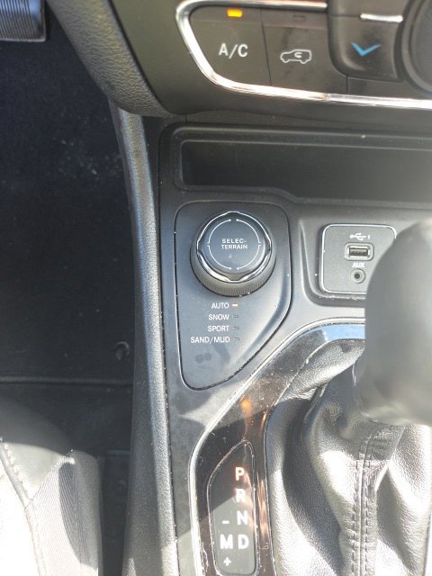 Used 2020 Jeep Cherokee Limited AWD/4WD image 10