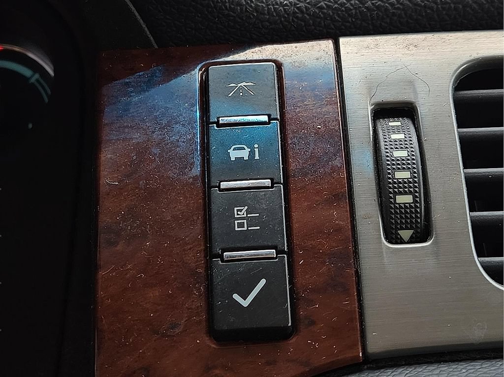 Used 2012 Chevrolet Avalanche LS AWD/4WD image 15