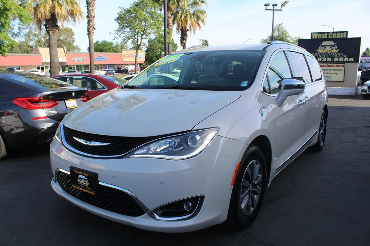 Used 2020 Chrysler Pacifica Limited w/ Advanced Safetytec Group FWD image 4