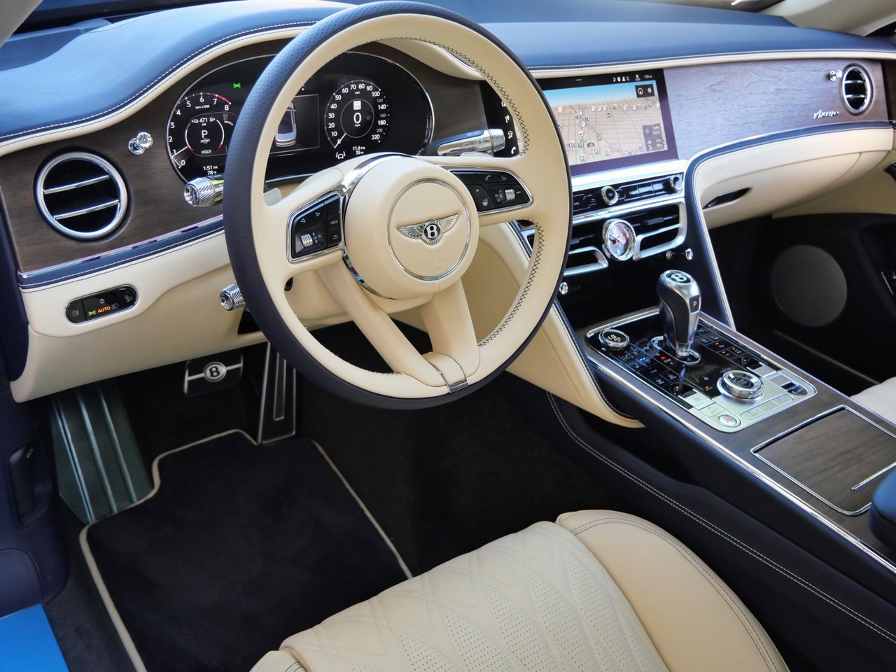 New 2026 Bentley Flying Spur Azure image 13
