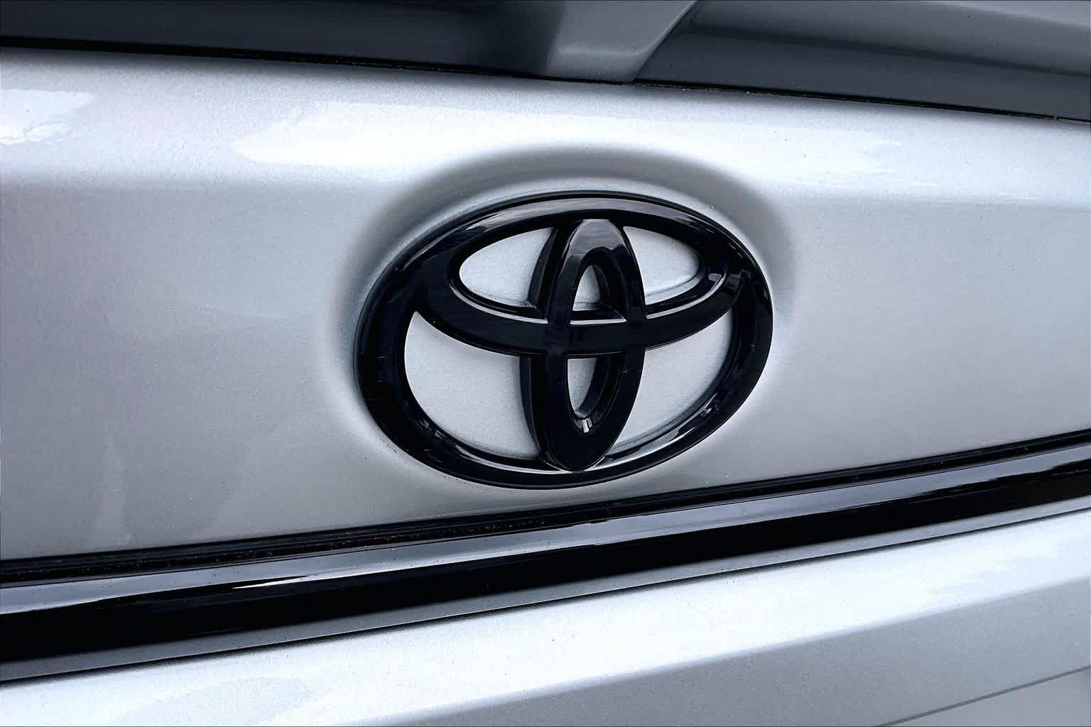 Certified 2025 Toyota Corolla SE FWD image 29