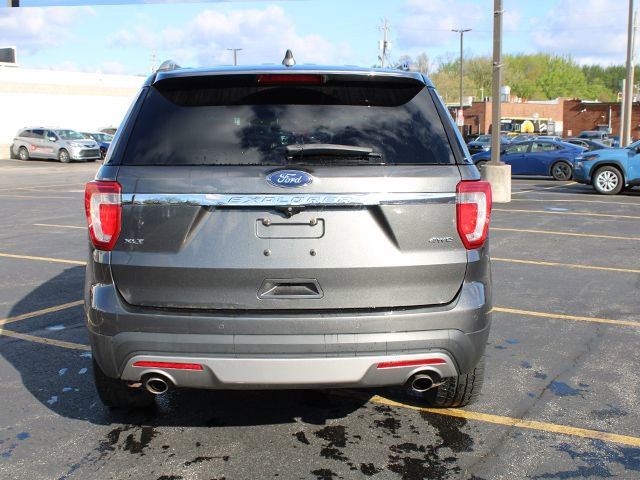 Used 2017 Ford Explorer XLT w/ Equipment Group 202A AWD/4WD image 6