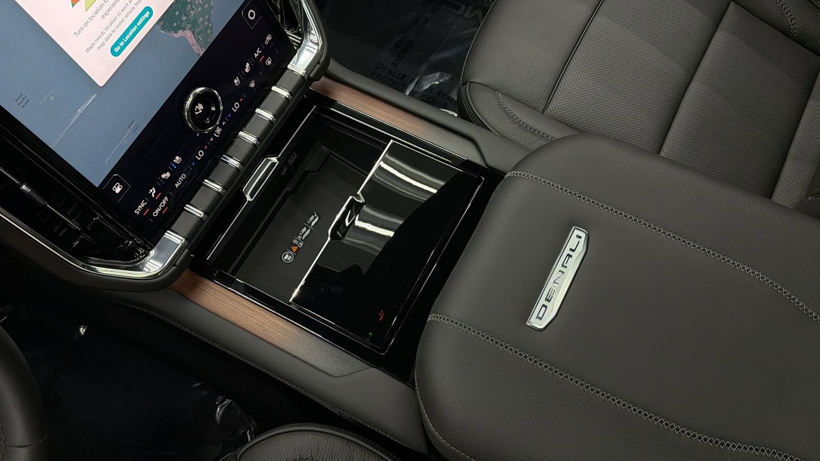 Used 2026 GMC Yukon Denali w/ Sun & Power Step Package AWD/4WD image 23