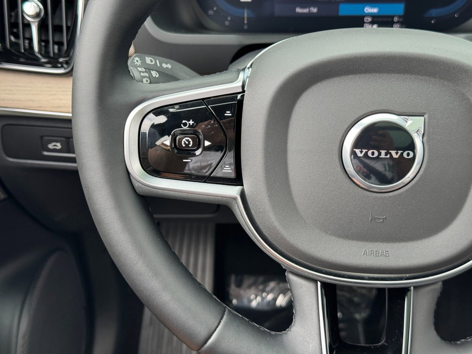 Used 2025 Volvo XC90 T8 Ultra image 21