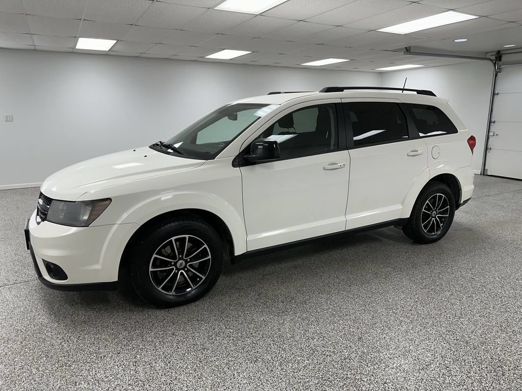 Used 2018 Dodge Journey SXT w/ Connectivity Group FWD image 4