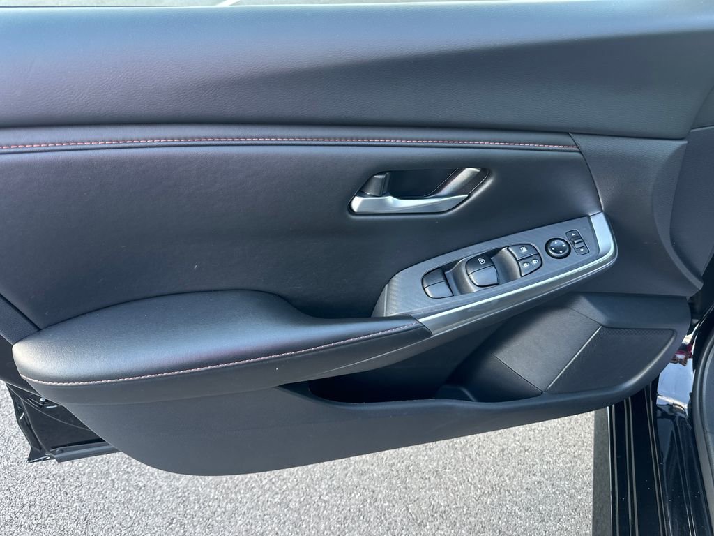 Used 2025 Nissan Sentra SR FWD image 14