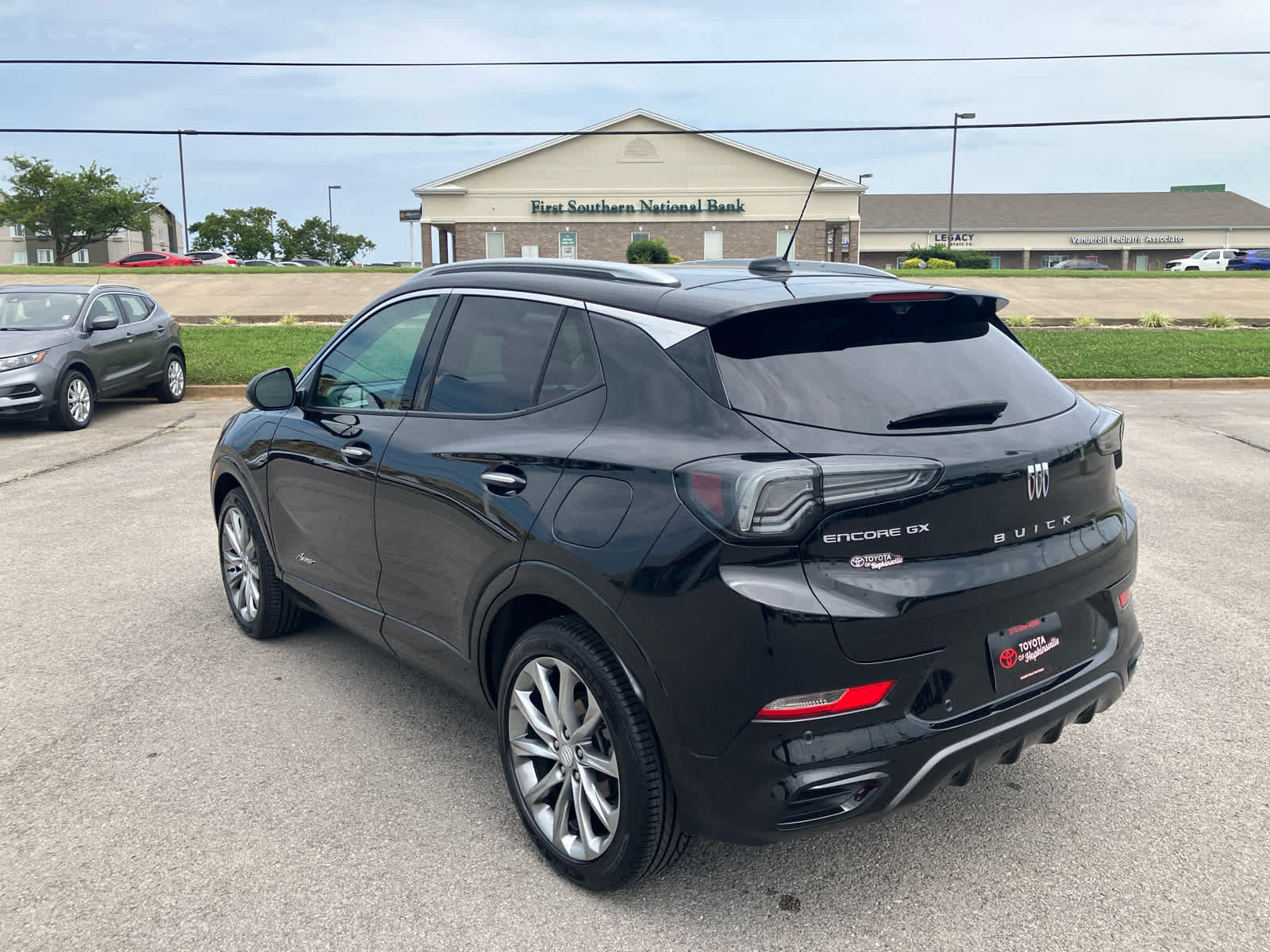 Used 2025 Buick Encore GX Avenir w/ Avenir Technology Package FWD image 5