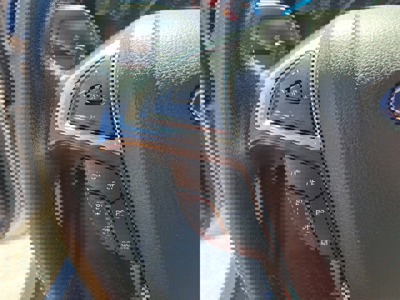 Used 2018 Ford Fusion SE w/ Equipment Group 201A image 18