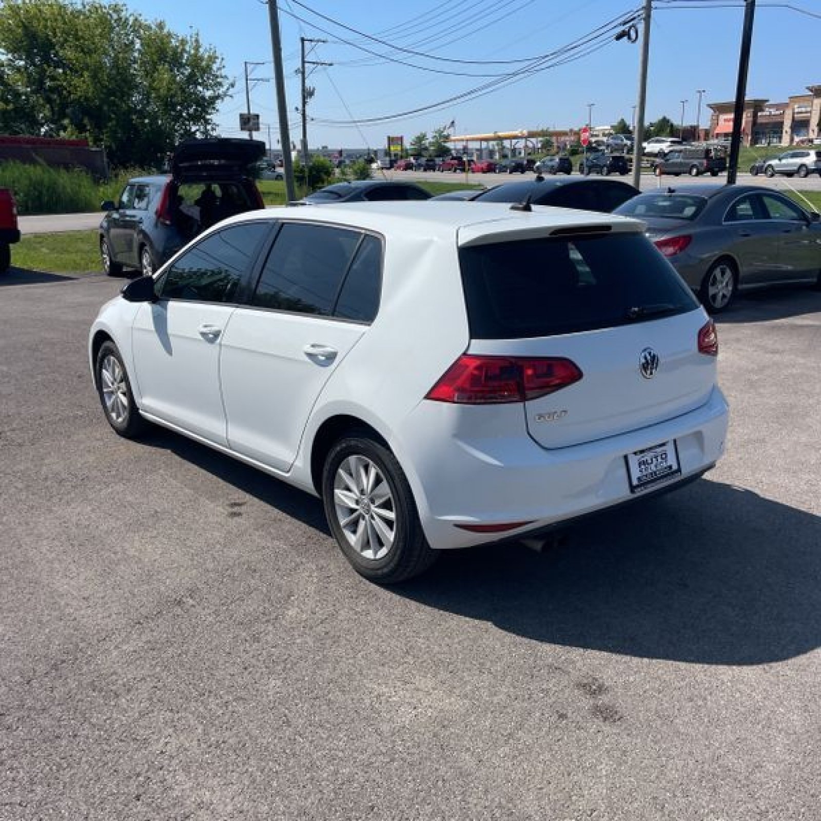 Used 2017 Volkswagen Golf S FWD image 6