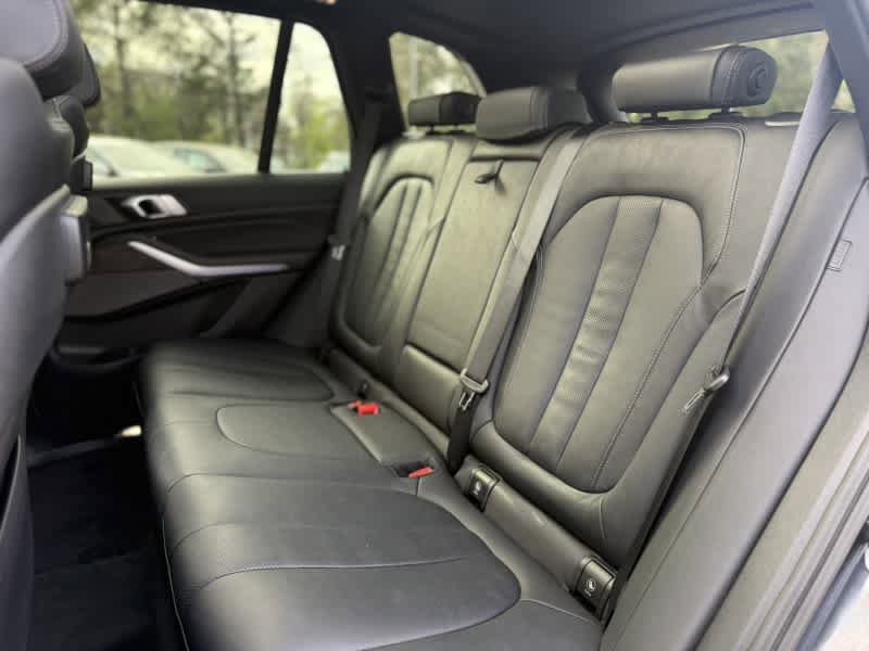 Used 2021 BMW X5 xDrive40i w/ M Sport Package image 18
