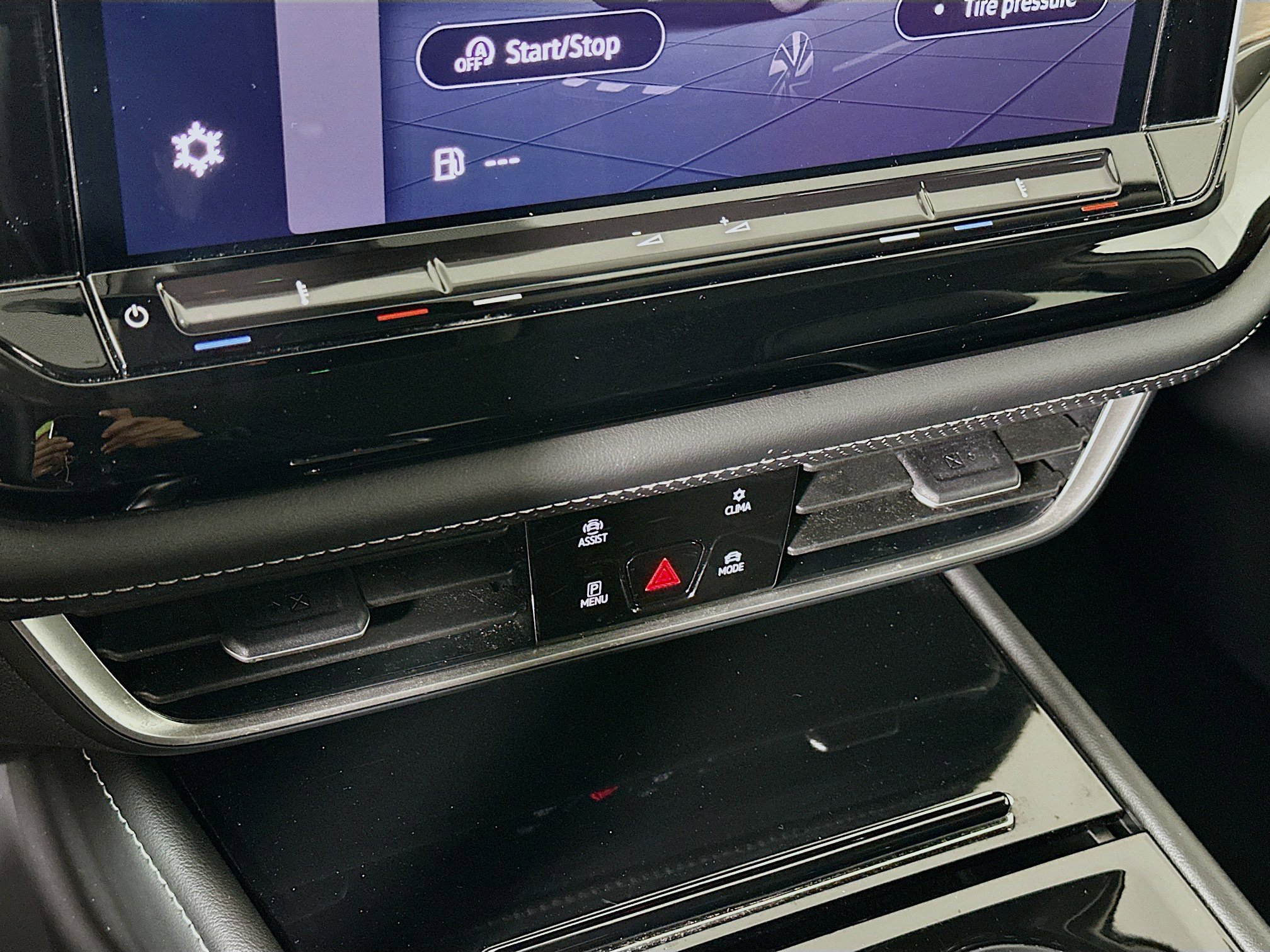 Used 2024 Volkswagen Atlas SE image 23