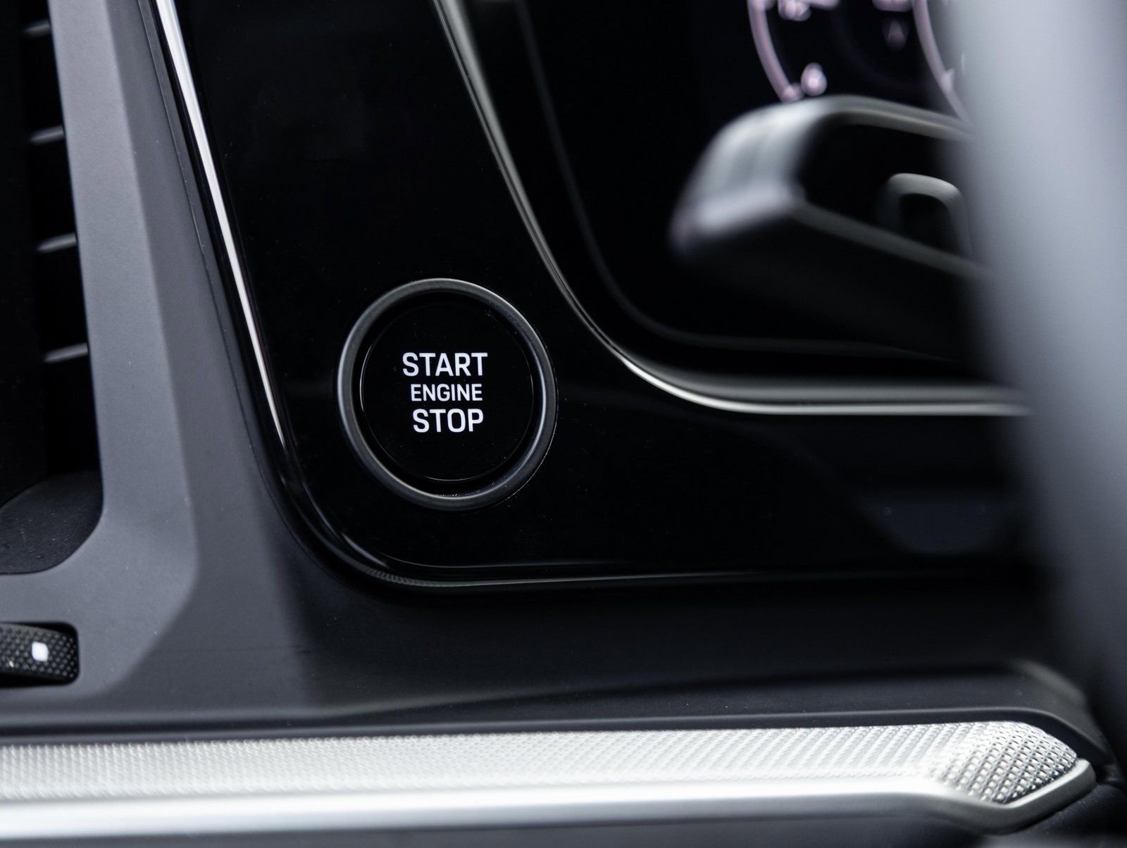 Certified 2026 Porsche Cayenne AWD/4WD image 17