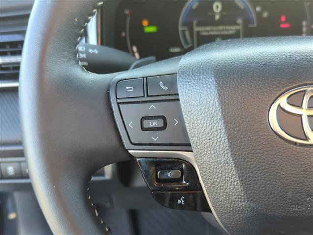 Used 2025 Toyota Camry SE image 10