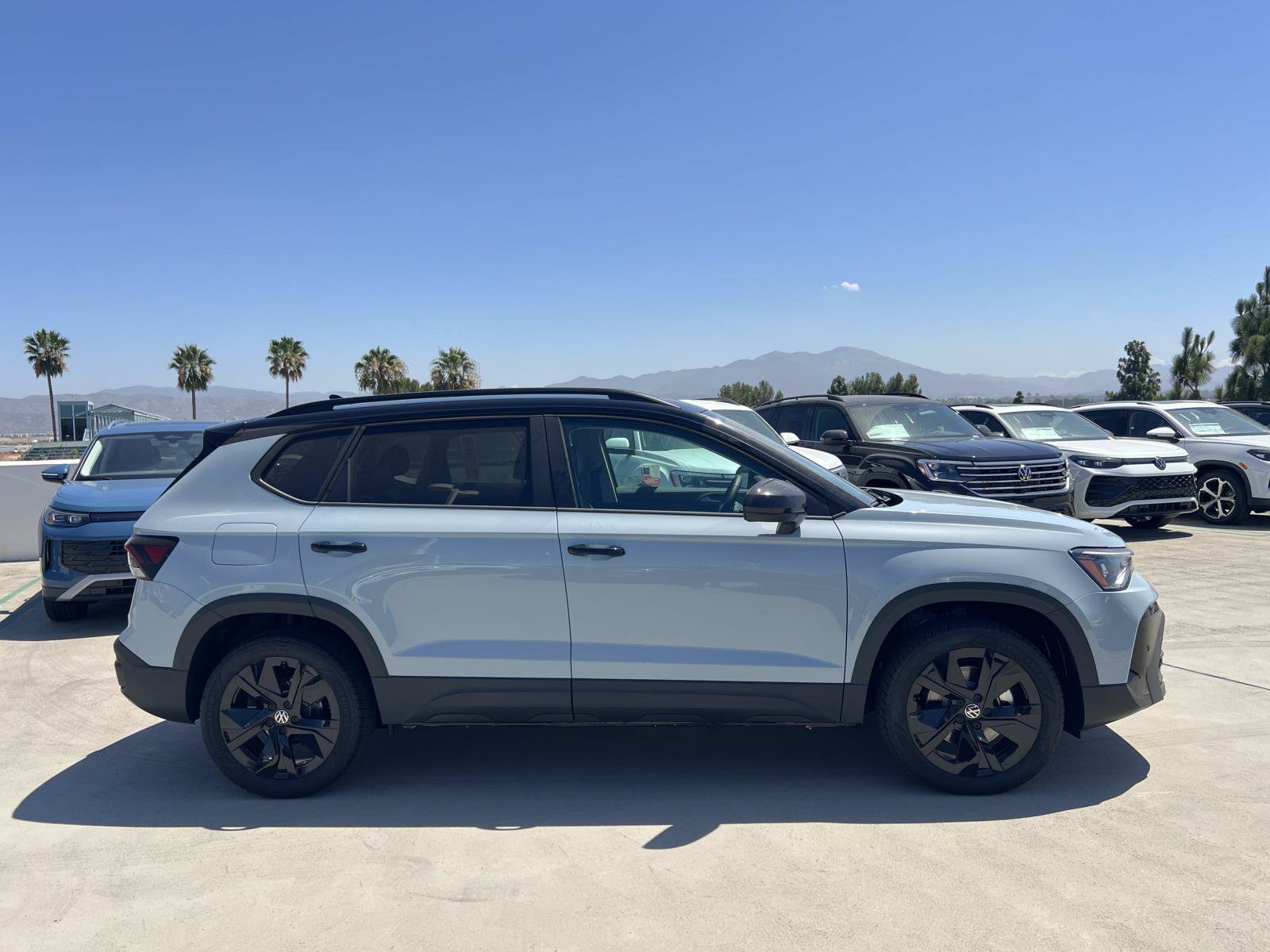 New 2026 Volkswagen Taos SE FWD image 28