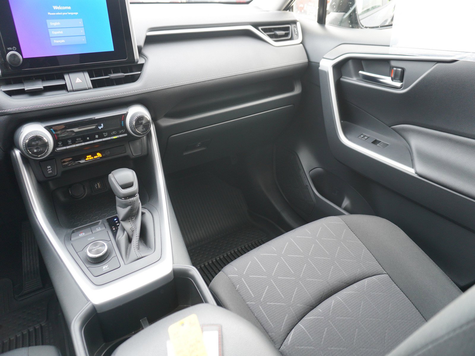 Used 2025 Toyota RAV4 XLE image 18