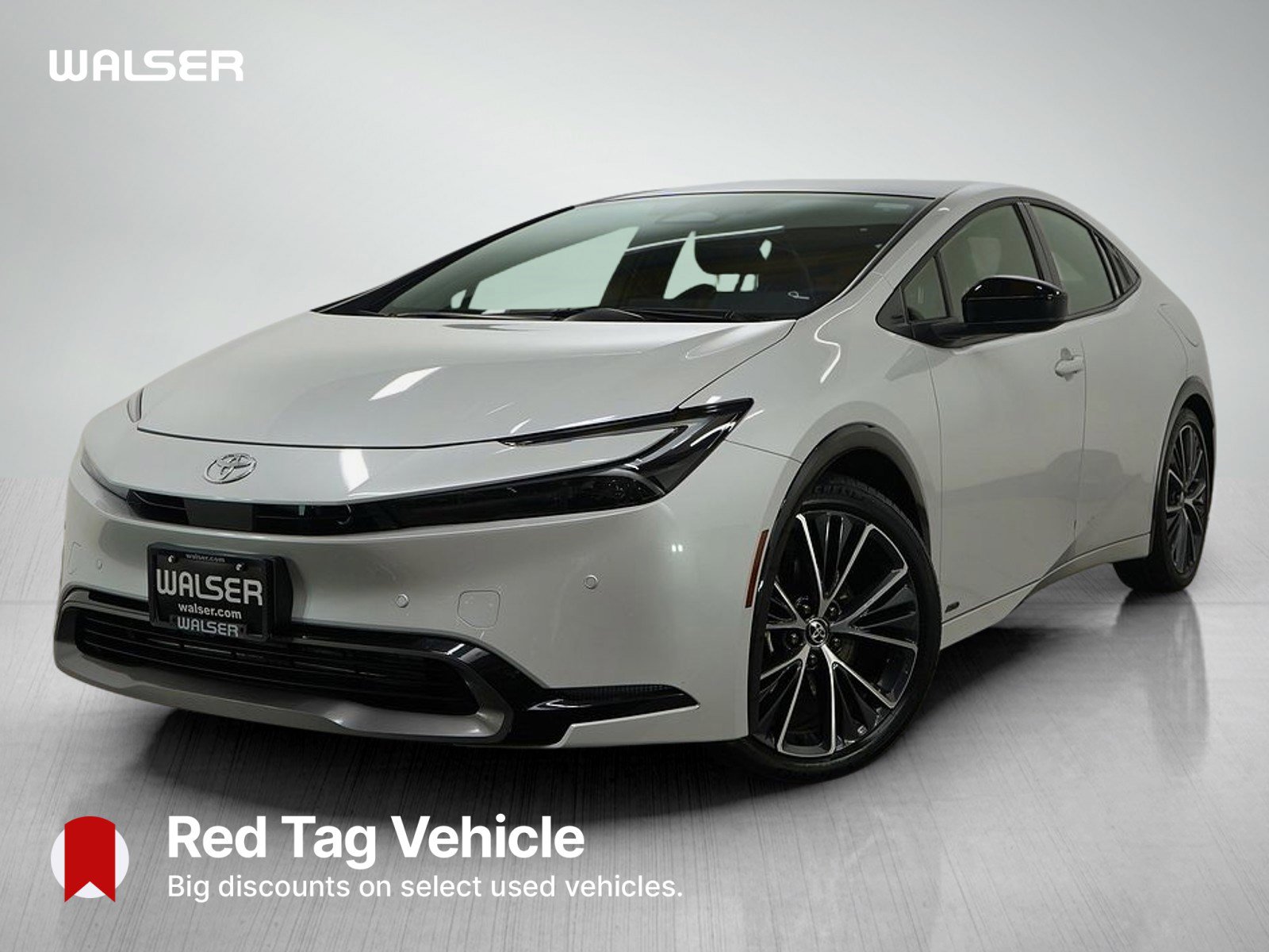 Used 2025 Toyota Prius XLE image 1