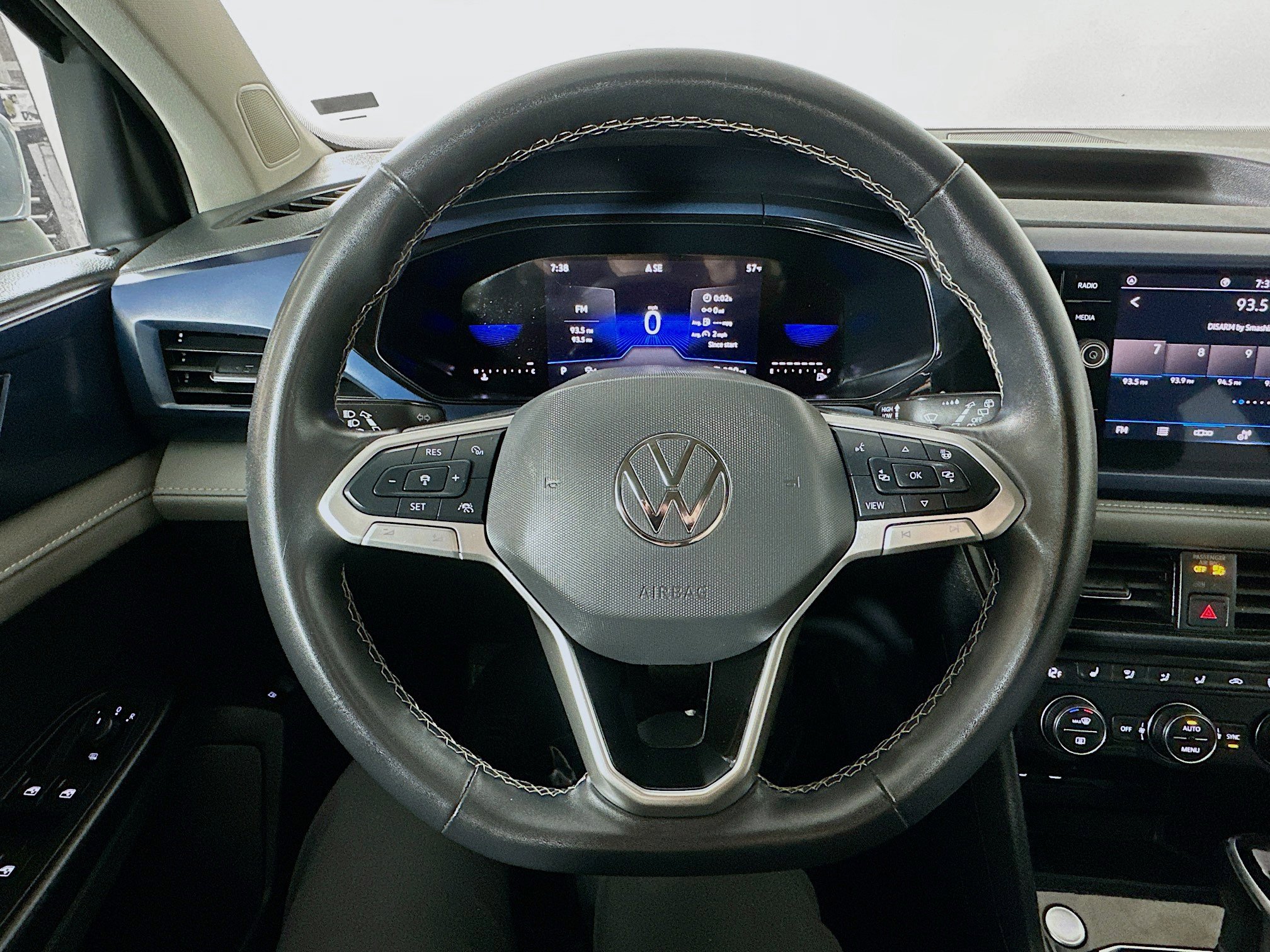 Used 2024 Volkswagen Taos SE image 11