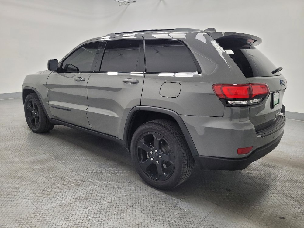 Used 2019 Jeep Grand Cherokee Laredo image 3