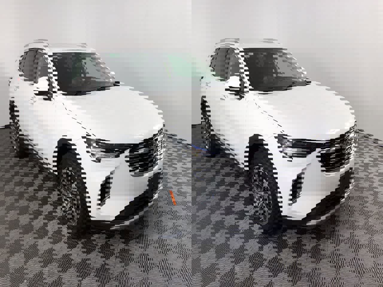 Used 2023 Buick Envision Essence image 2