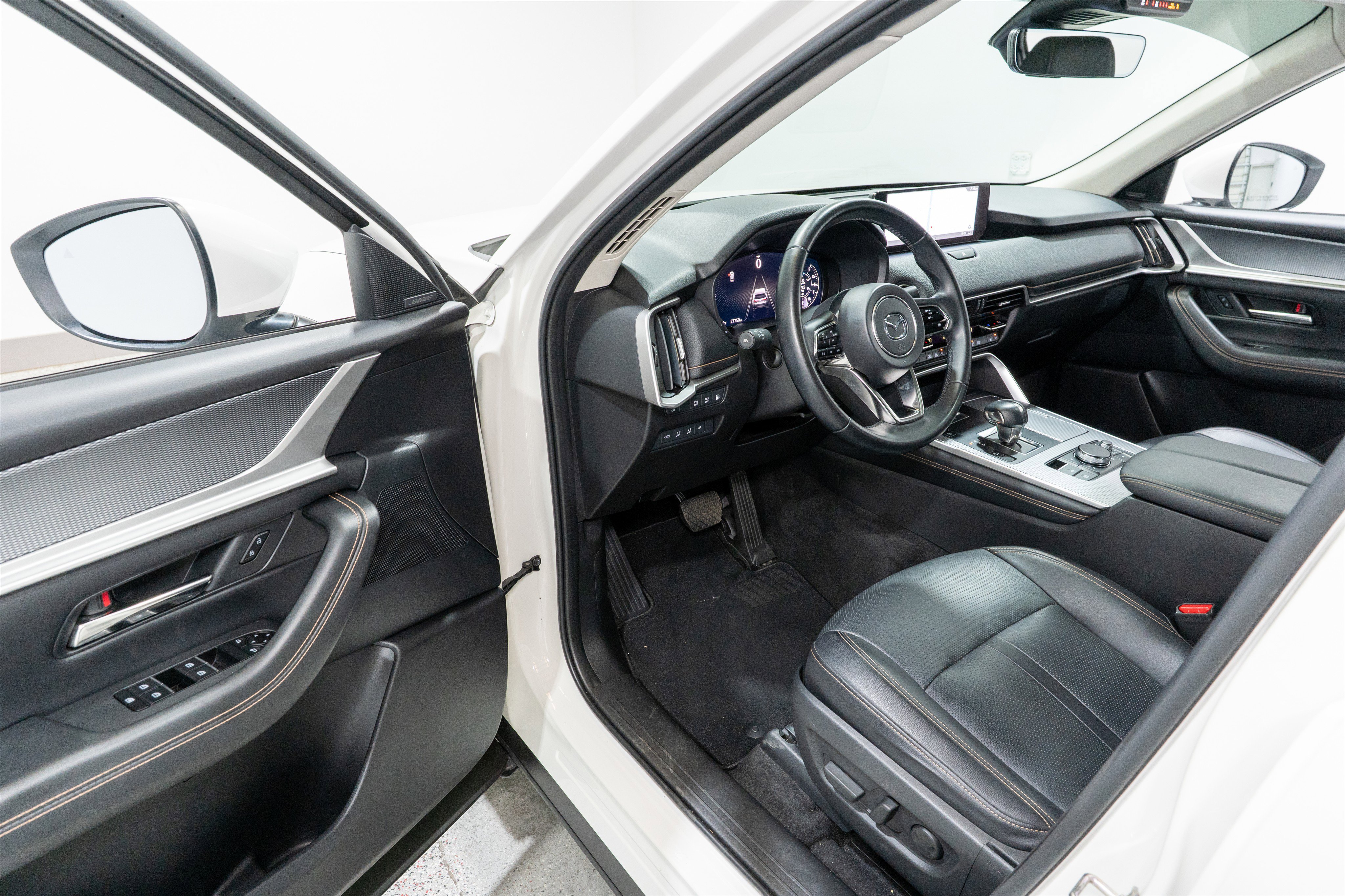 Used 2024 MAZDA CX-90 Plug-In Hybrid w/ Premium Pkg image 12