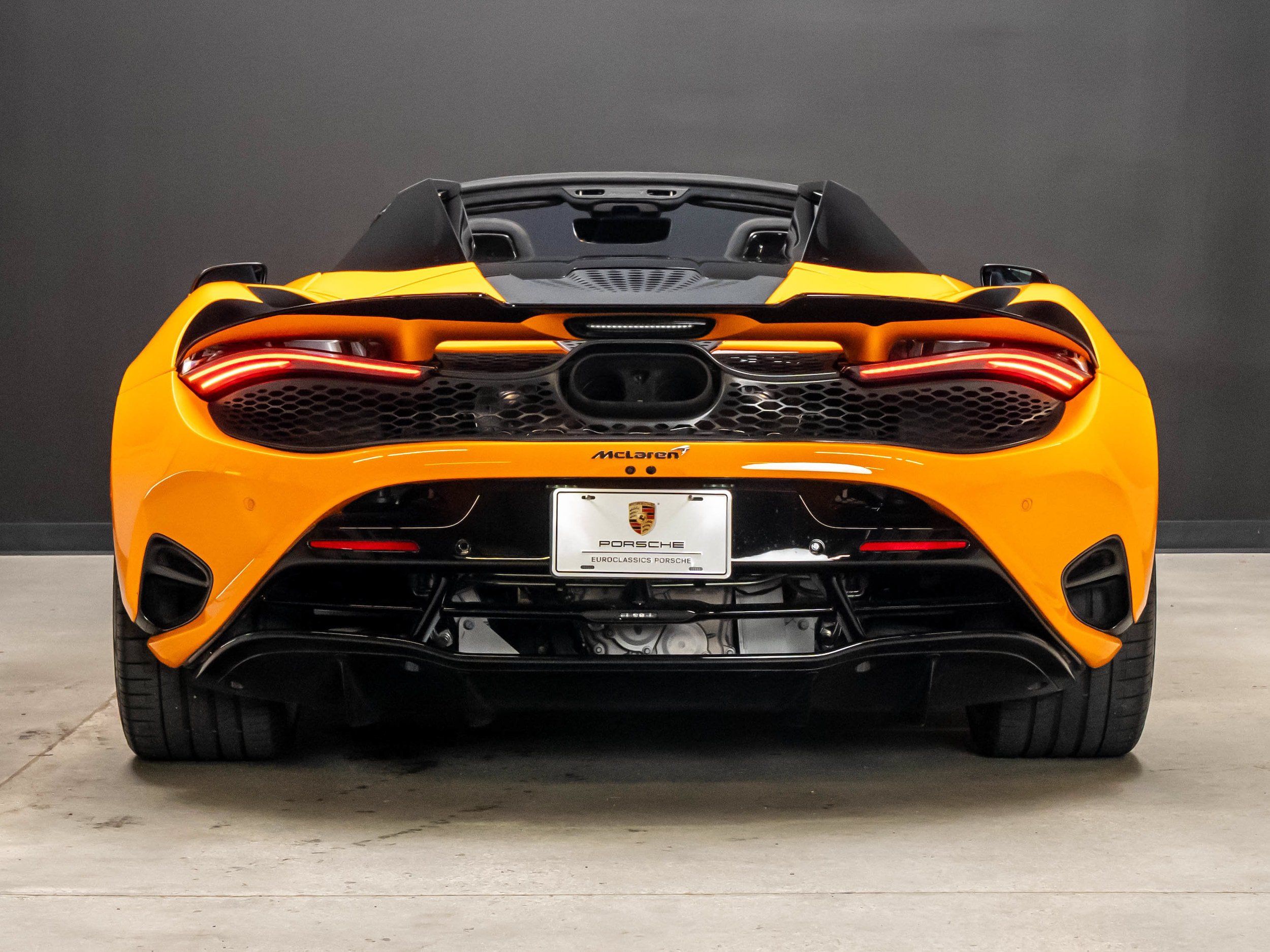 Used 2025 McLaren 750S Spider RWD image 6