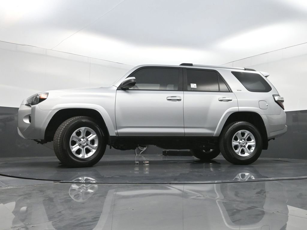 Used 2020 Toyota 4Runner SR5 AWD/4WD image 26