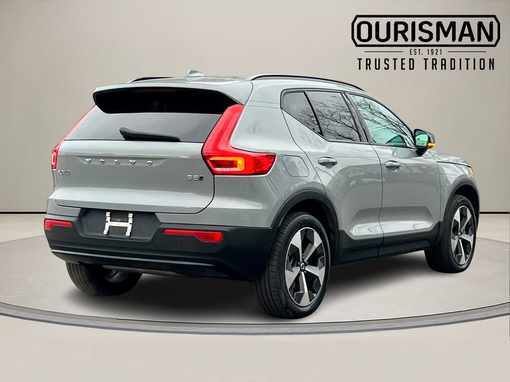 Used 2024 Volvo XC40 B5 Plus w/ Climate Package image 5