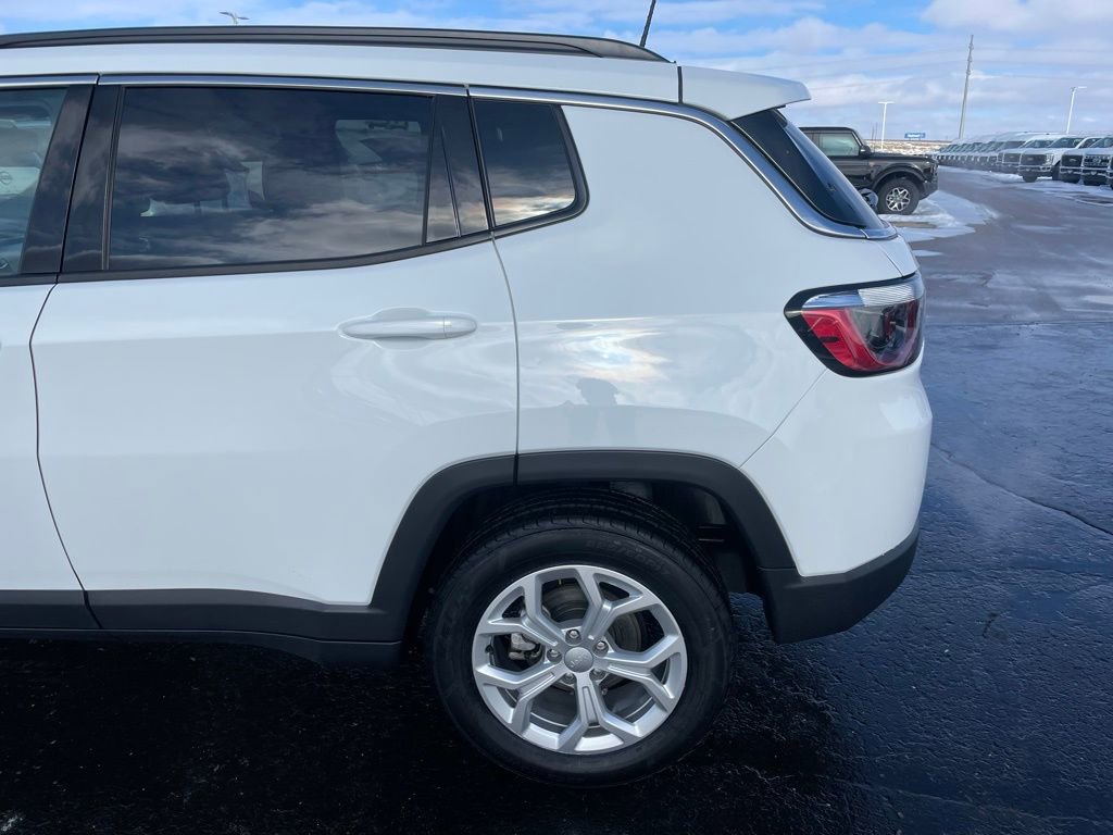 Used 2024 Jeep Compass Latitude AWD/4WD image 26