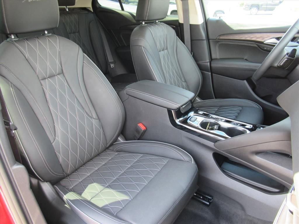 Used 2023 Buick Envision Avenir image 8