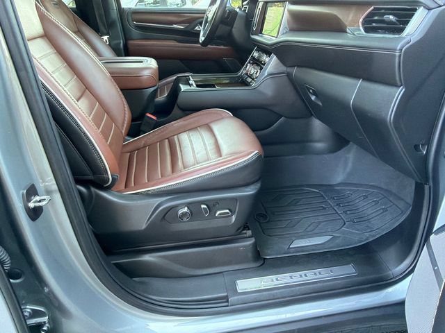 Used 2024 GMC Yukon Denali Ultimate AWD/4WD image 13
