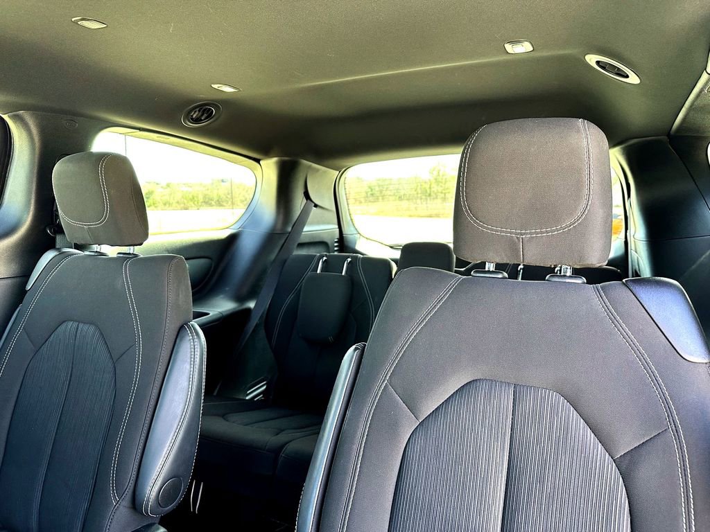 Used 2024 Chrysler Pacifica Touring FWD image 27