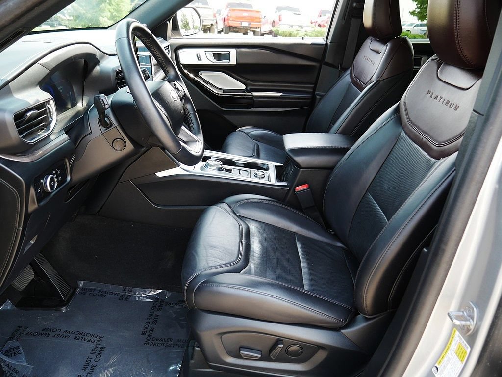 Used 2024 Ford Explorer Platinum w/ Technology Package AWD/4WD image 11