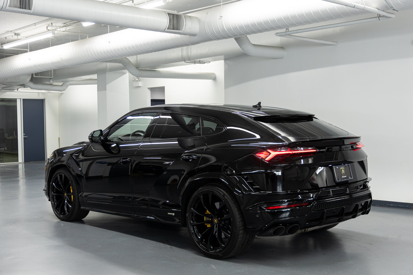 Used 2024 Lamborghini Urus S AWD/4WD image 6