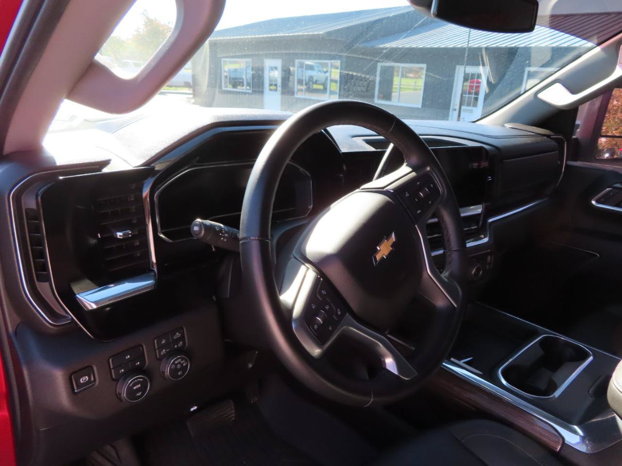 Used 2024 Chevrolet Silverado 2500 LT AWD/4WD image 33