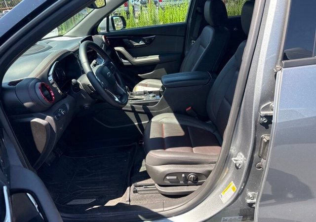 Used 2025 Chevrolet Blazer RS w/ Enhanced Convenience Package FWD image 4
