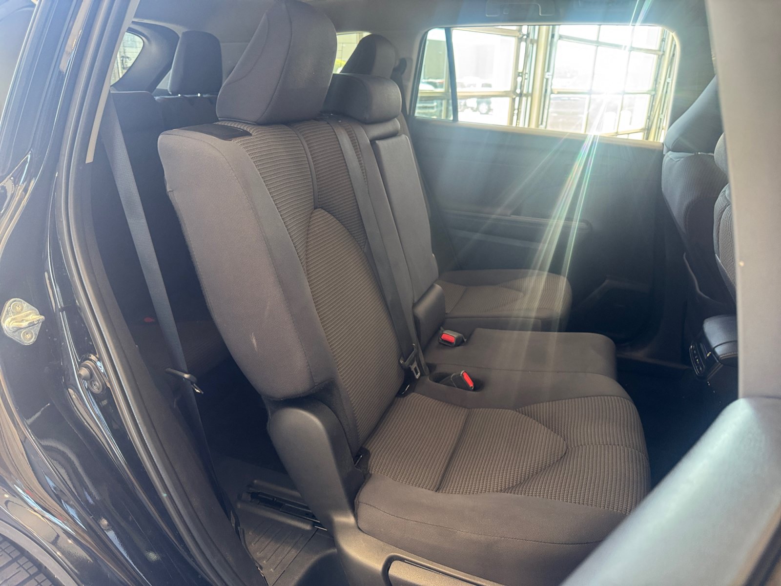 Used 2025 Toyota Highlander LE FWD image 18