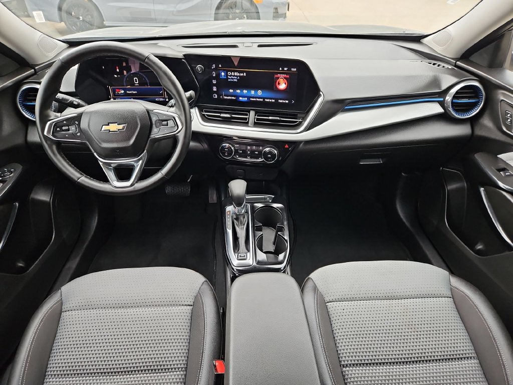 Used 2025 Chevrolet Trax LT w/ LT Convenience Package FWD image 26