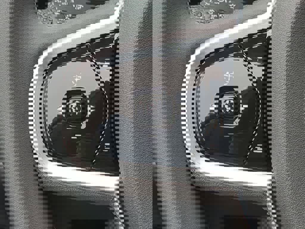 Used 2026 Volvo XC60 B5 Plus w/ Protection Package Premier image 22