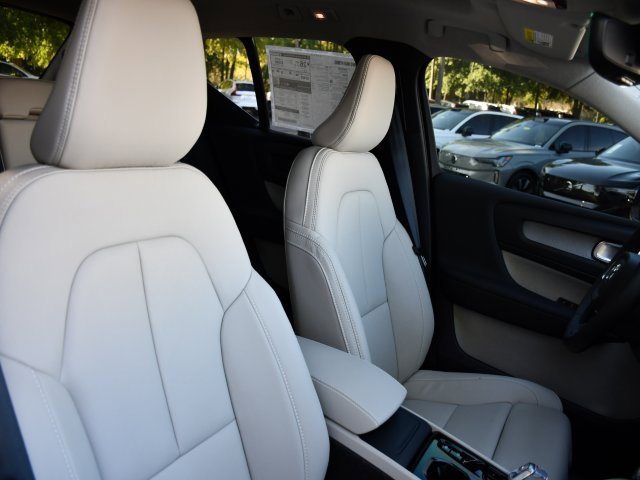 New 2026 Volvo XC40 B5 Plus w/ Protection Package Premier image 30