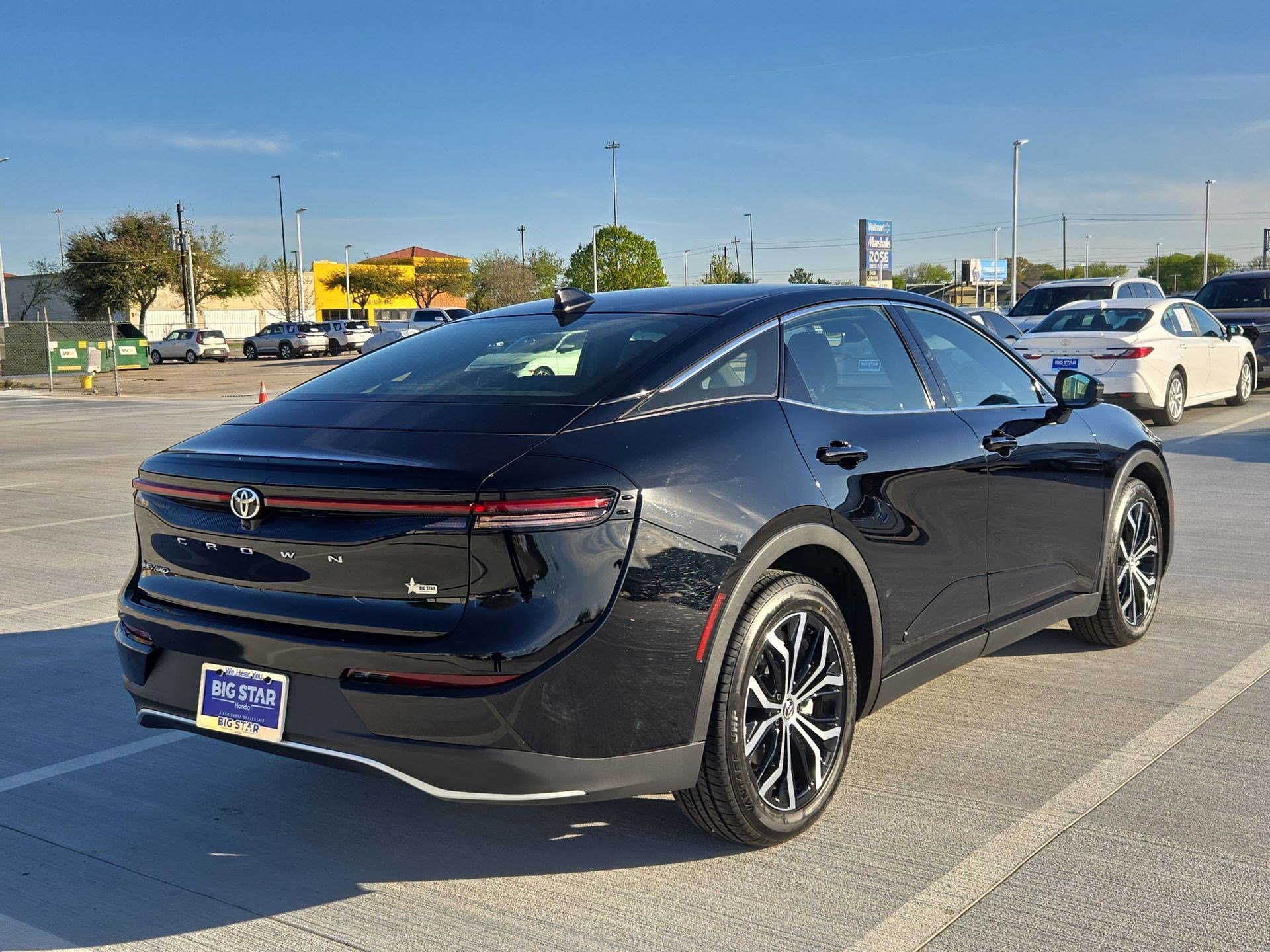 Used 2025 Toyota Crown XLE AWD/4WD image 3